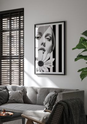 Minimalist Black and White Daisy